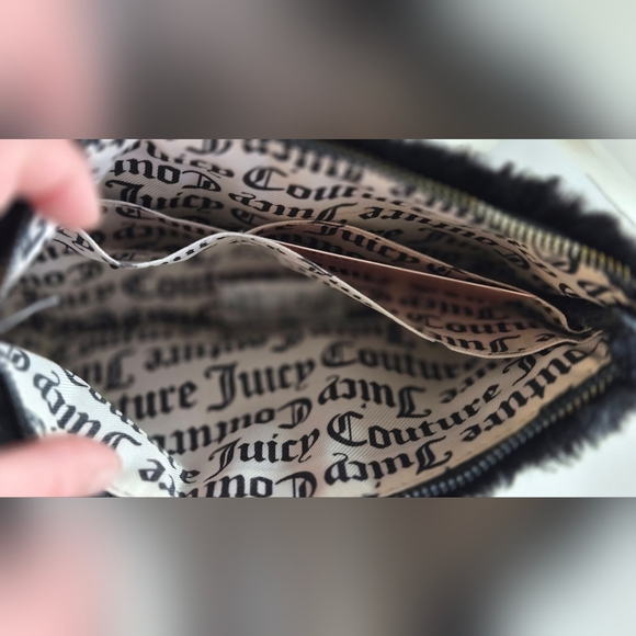 JUICY COUTURE FAUX FUR WRISTLET black - Picture 5 of 6